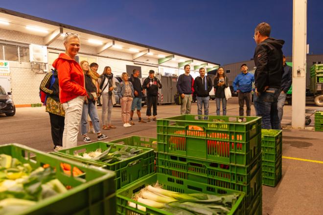 Führung über den Freiburger Großmarkt mit Geschäftsführerin Sabine Fey im Rahmen der Eröffnungsfeier des Regio-Bio-Containers.